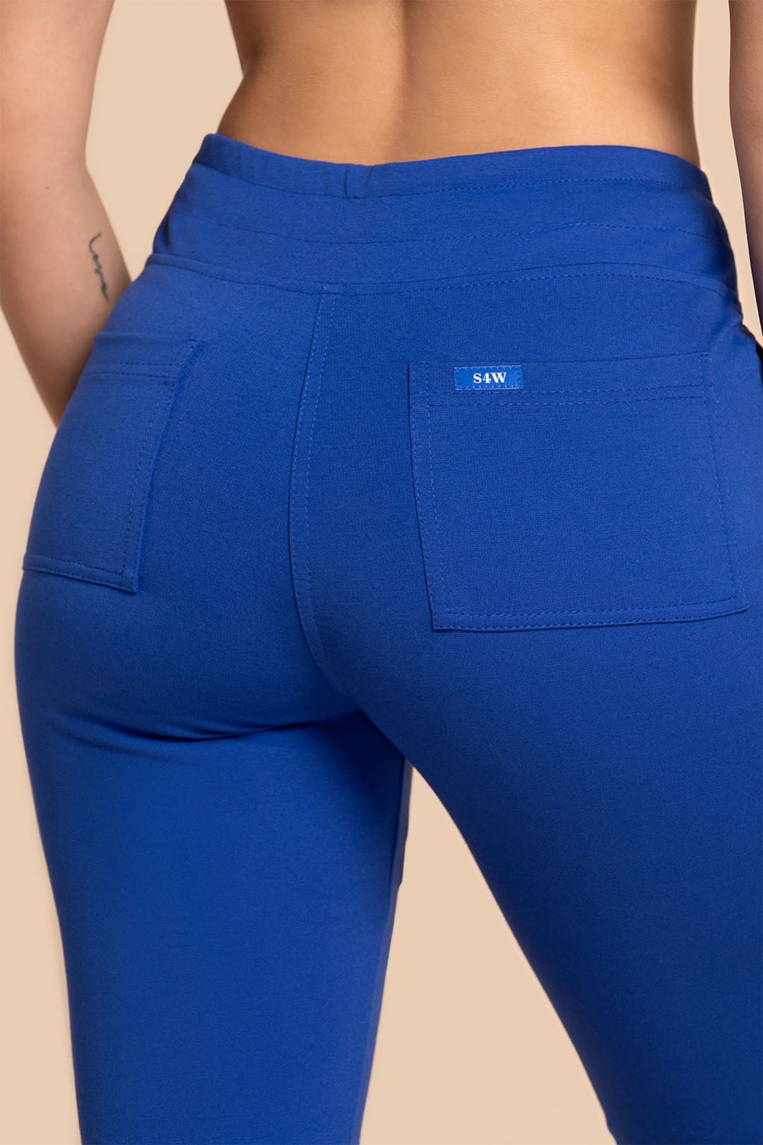 S4W_0002_Spodnie Medyczne Damskie - Scrubs Joggery Blue (5) Spodnie medyczne damskie – Scrubs Joggery chabrowe