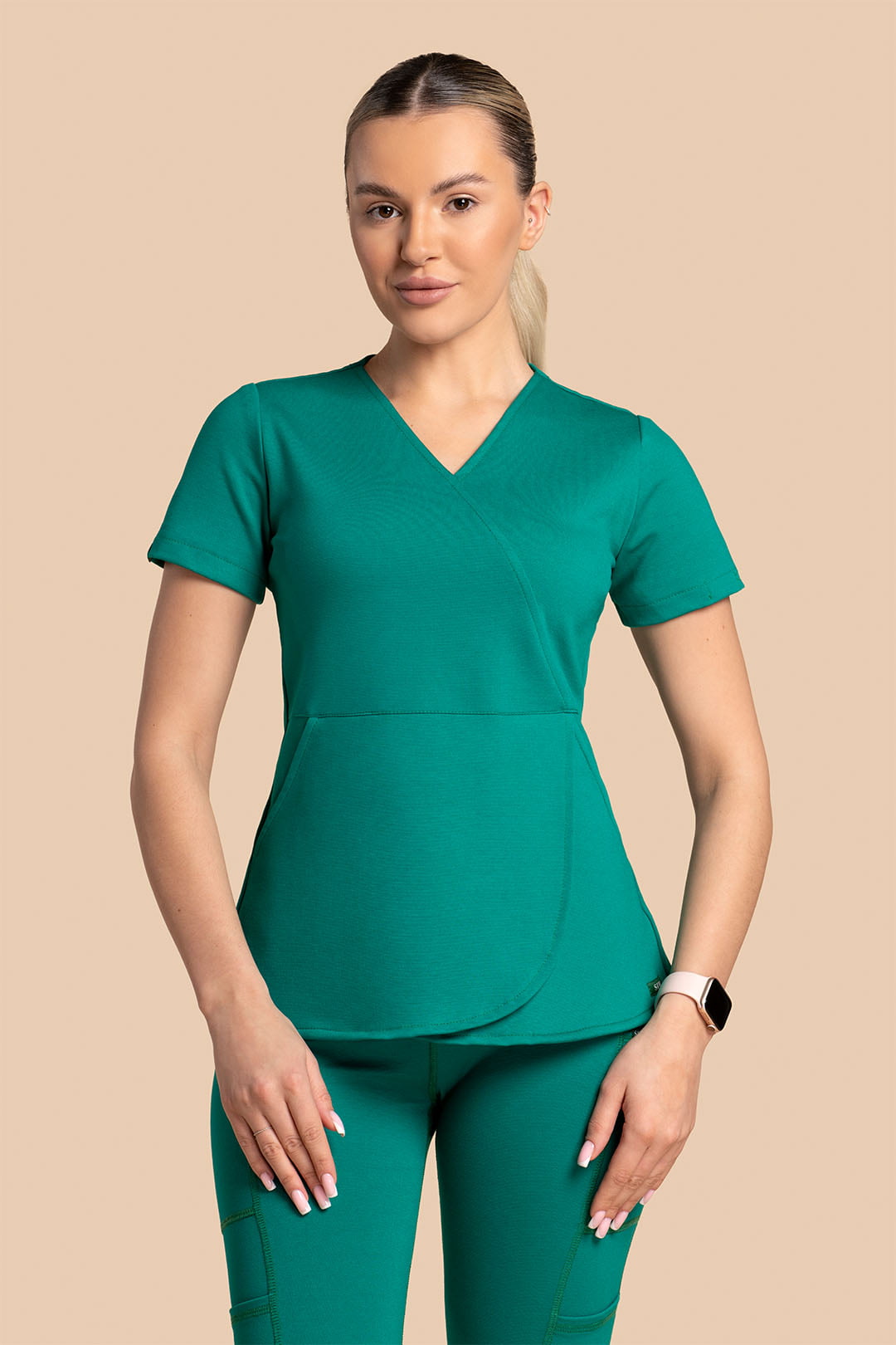 S4W_0006_Bluza medyczna damska - Scrubs Tulip Green Hunter Bluza medyczna damska – Scrubs Tulip zielony