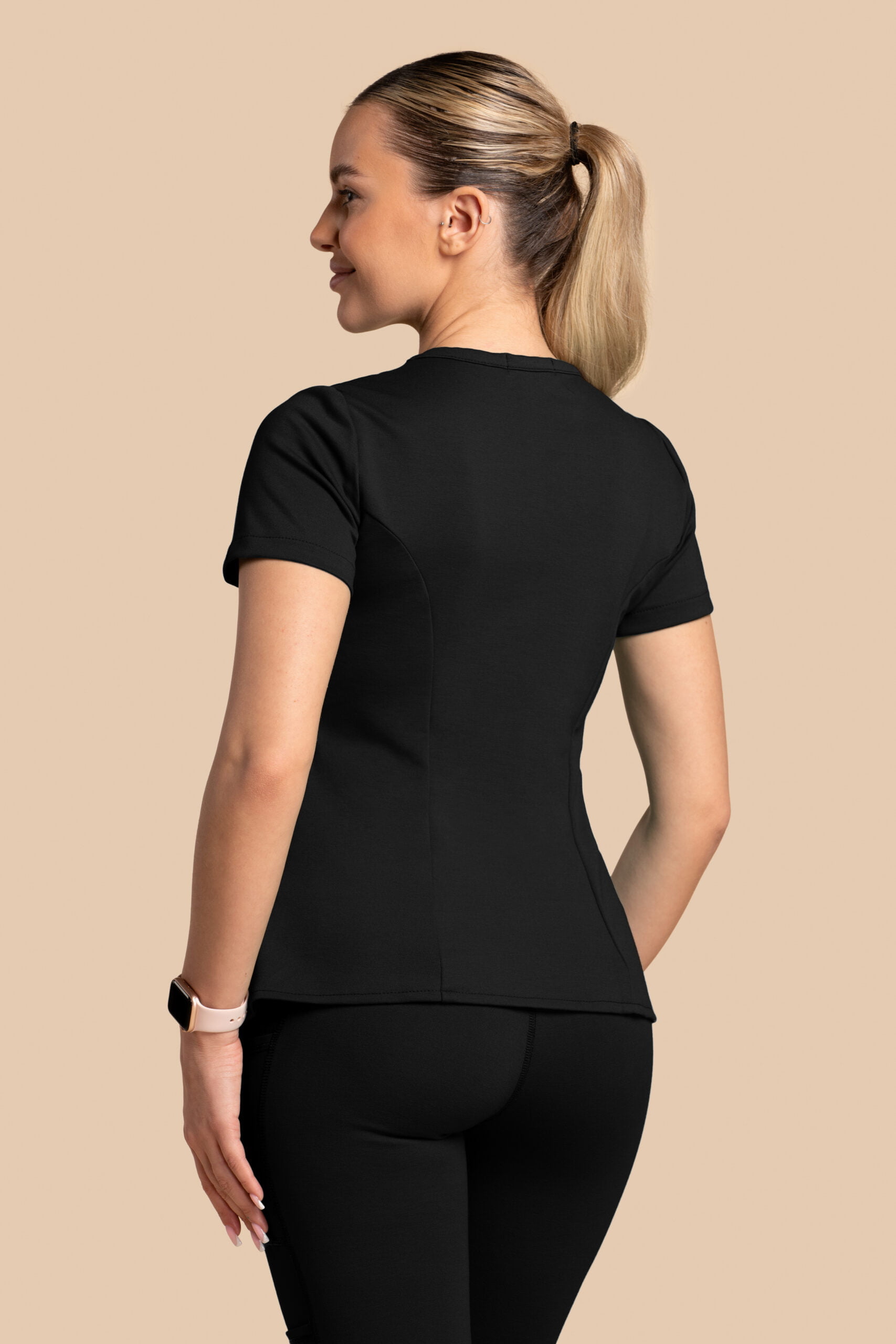 Bluza medyczna damska - Scrubs Tulip Czarna (2) Bluza medyczna damska – Scrubs Tulip czarna