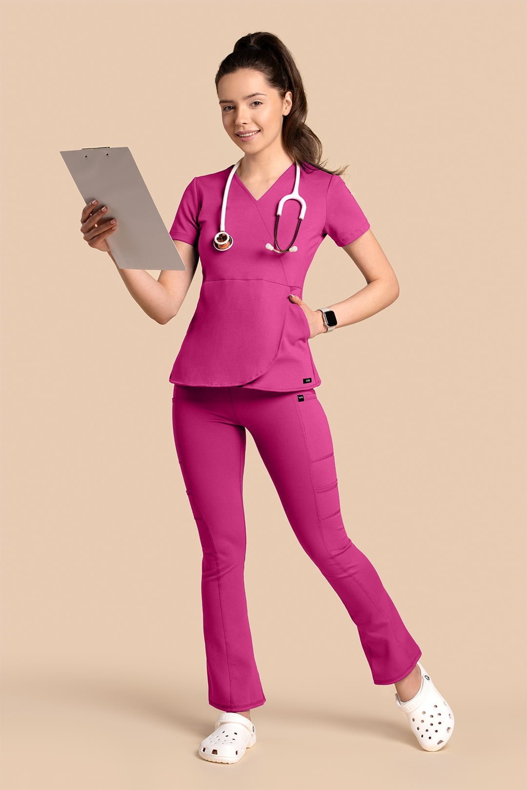 magenta_0000s_0006_Komplet medyczny damski - Scrubs Tulip + Yoga Pants Magenta Komplet scrubs medyczny damski – Tulip+Yoga Pants – magenta