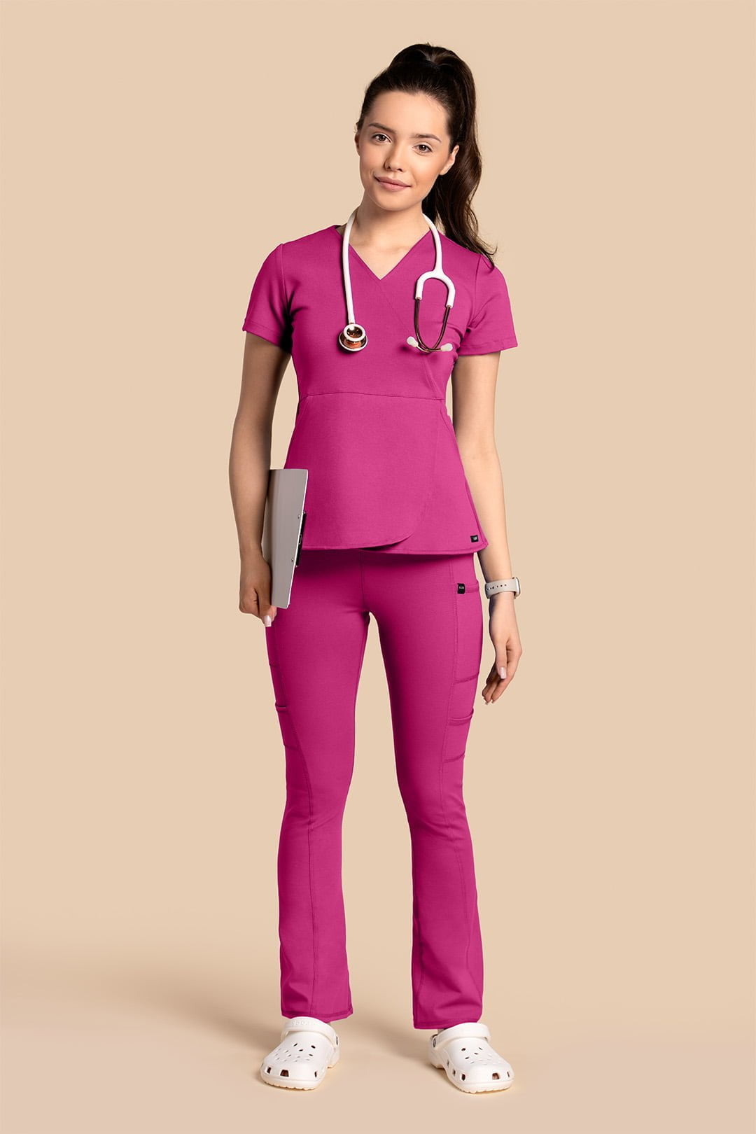 magenta_0000s_0007_Komplet medyczny damski - Scrubs Tulip + Yoga Pants Magenta (2) Komplet scrubs medyczny damski – Tulip+Yoga Pants – magenta