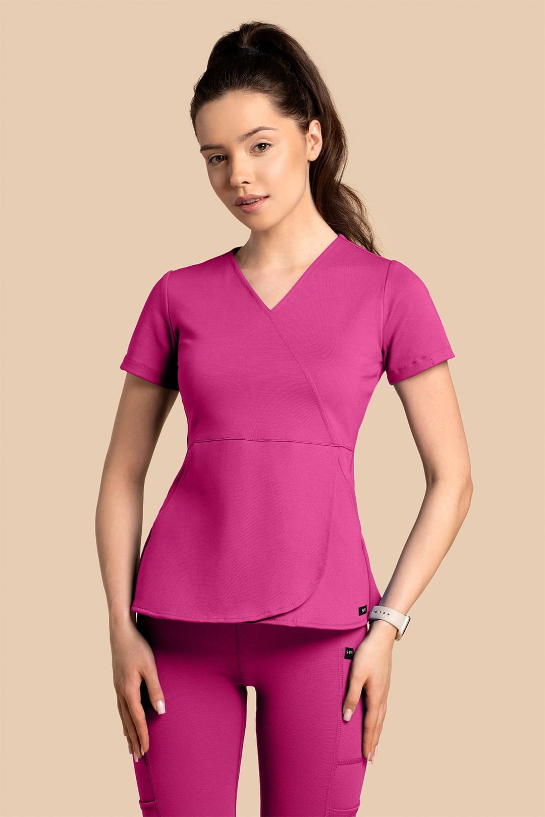 magenta_0000s_0008_Bluza medyczna damska - Scrubs Tulip Magenta Bluza medyczna damska – Scrubs Tulip magenta