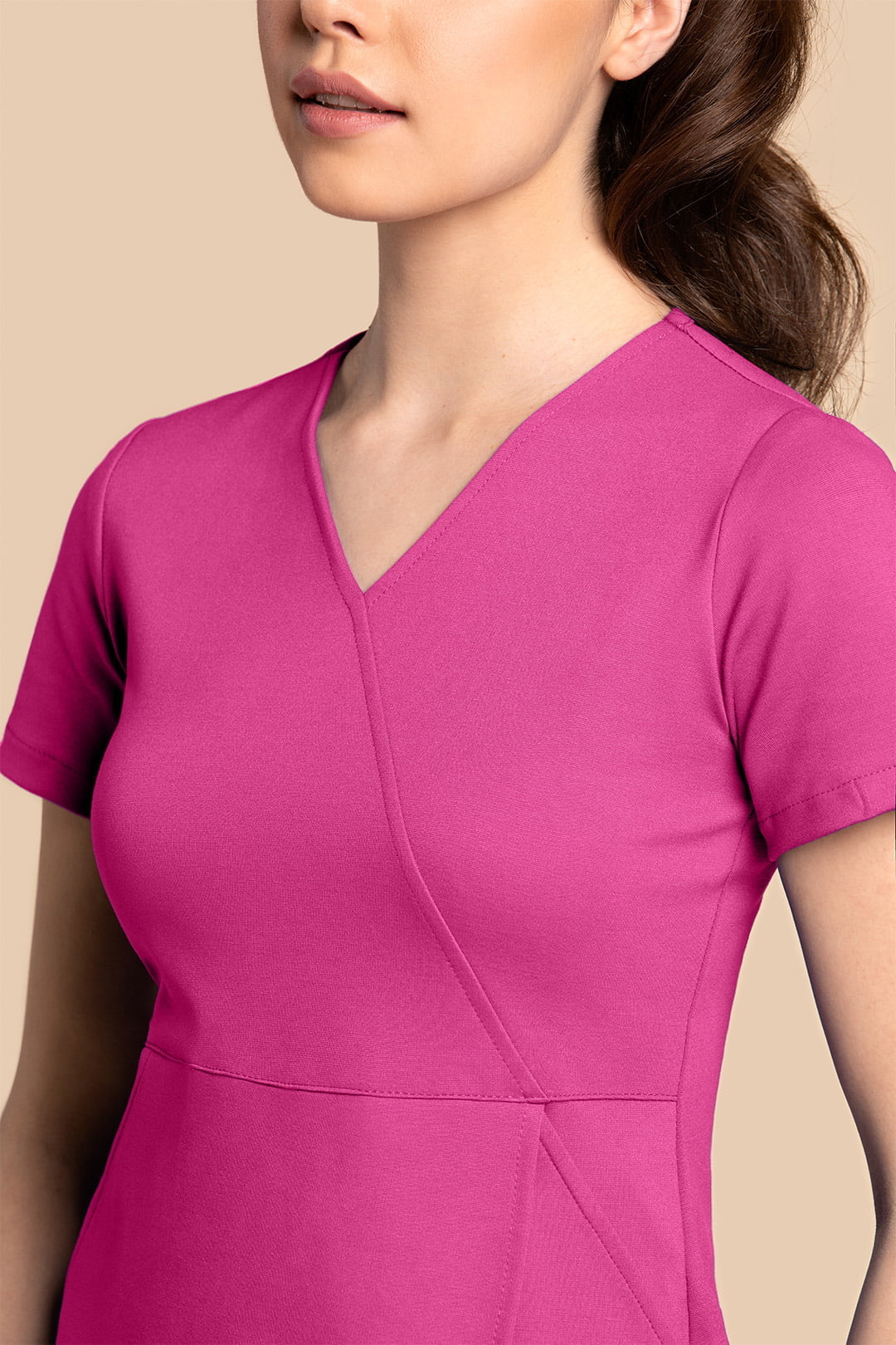 magenta_0000s_0010_Bluza medyczna damska - Scrubs Tulip Magenta (4) Bluza medyczna damska – Scrubs Tulip magenta