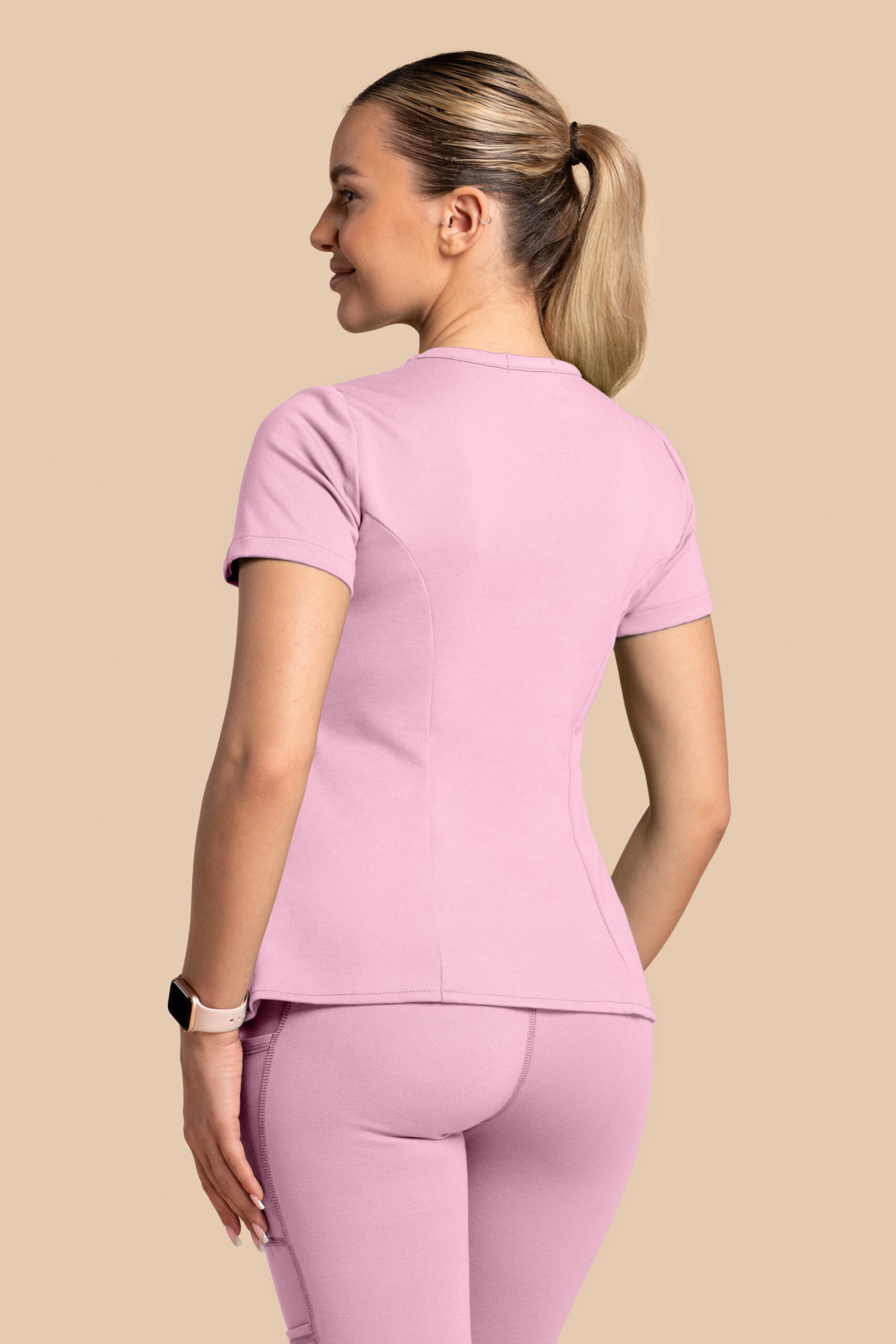 Bluza medyczna damska - Scrubs Tulip Cukierkowy Róż (2) Bluza medyczna damska – Scrubs Tulip cukierkowy róż