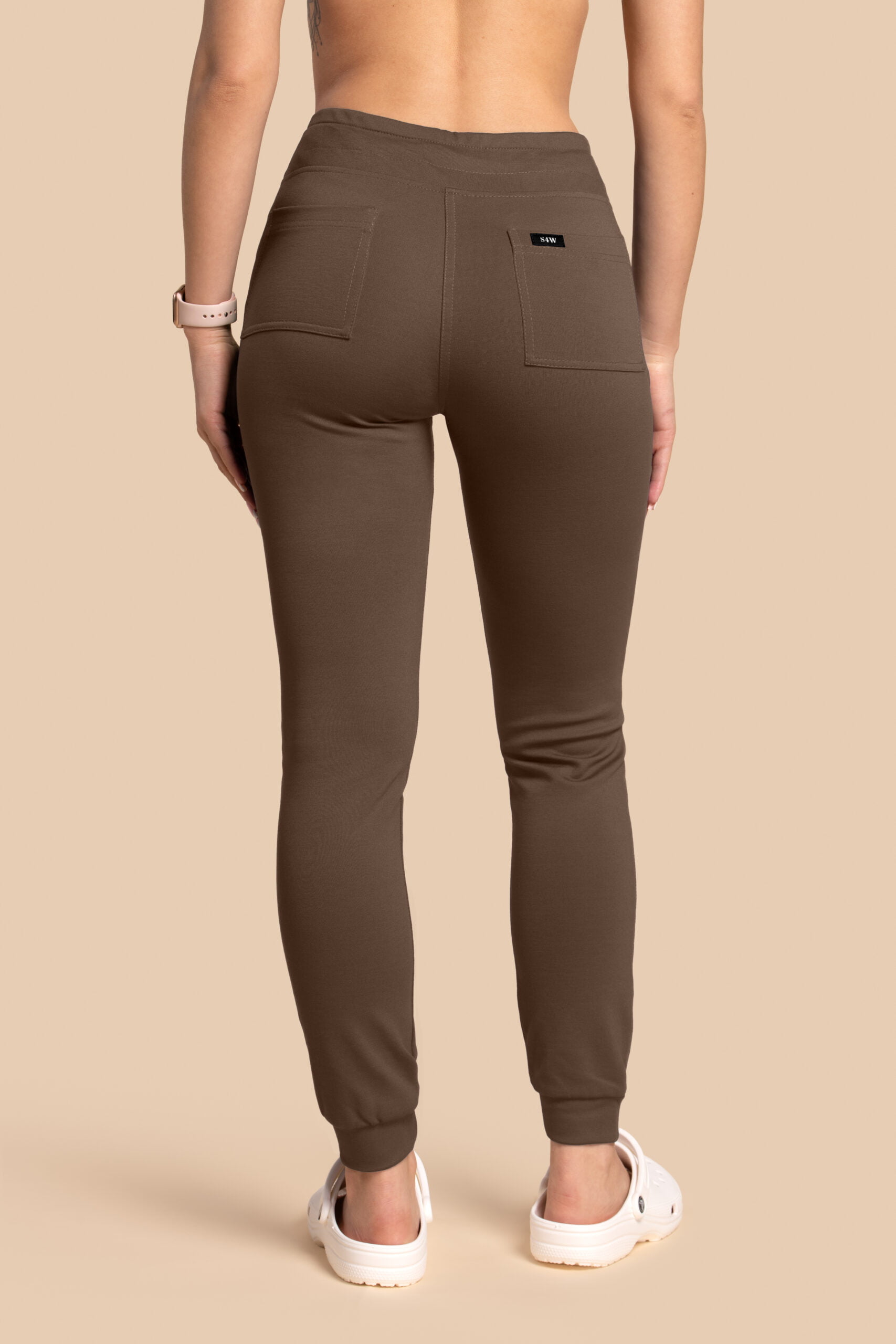 Spodnie Medyczne Damskie - Scrubs Joggery Brązowe(3) Spodnie medyczne damskie – Scrubs Joggery brązowe