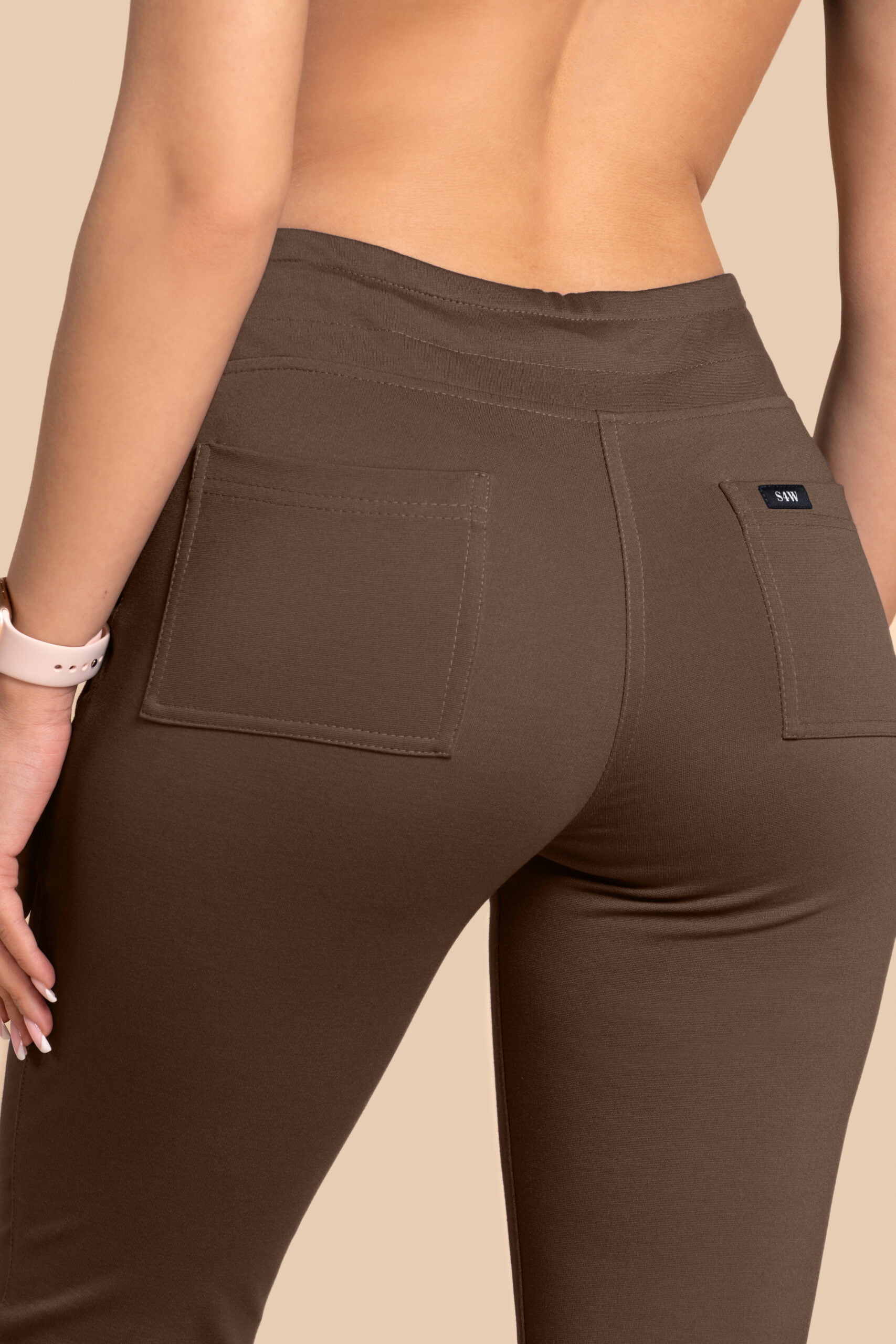 Spodnie Medyczne Damskie - Scrubs Joggery Brązowe(4) Spodnie medyczne damskie – Scrubs Joggery brązowe