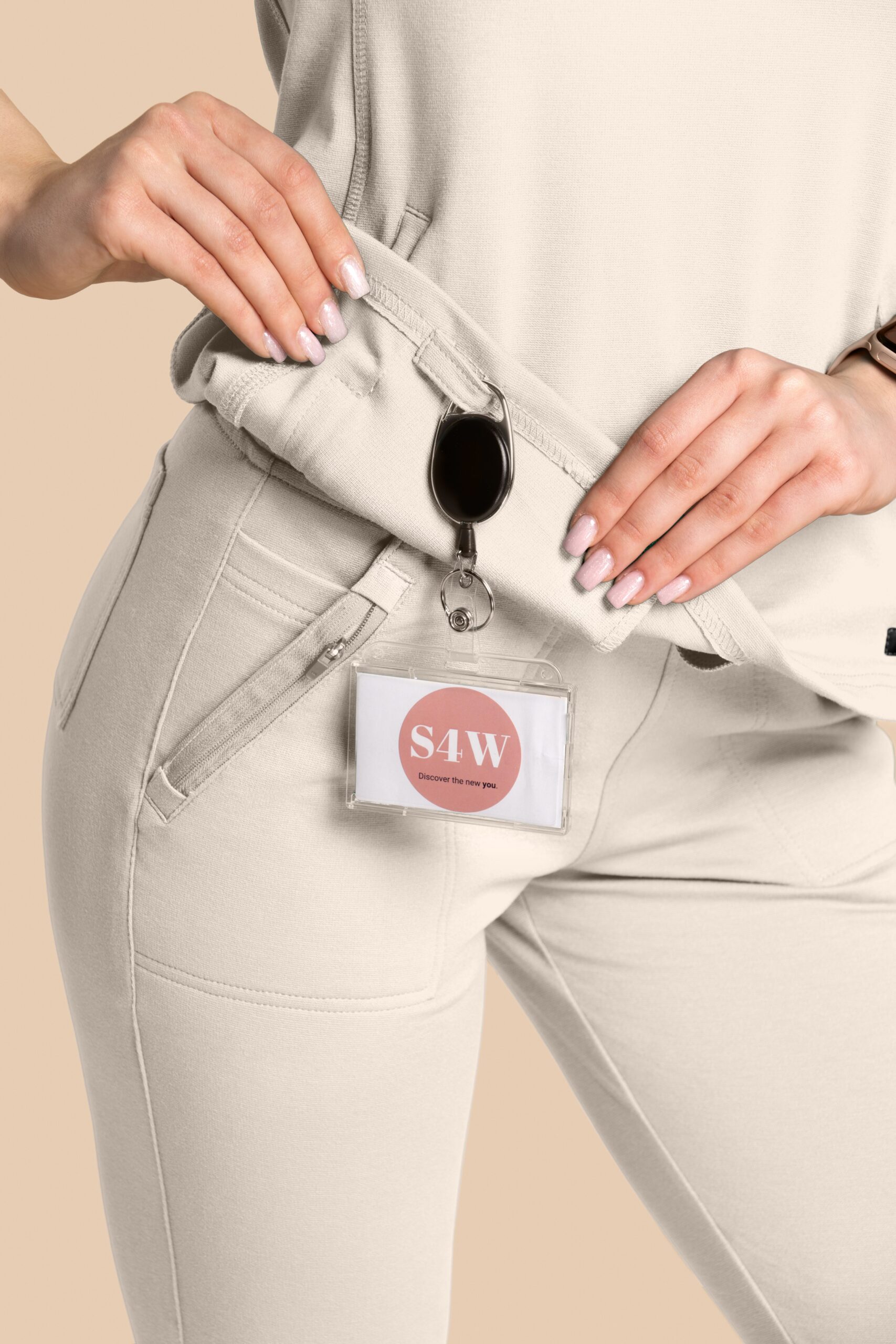 Bluza-medyczna-damska-Scrubs-Twozip-Beżowa-4 Bluza medyczna damska – Scrubs Twozip beżowa