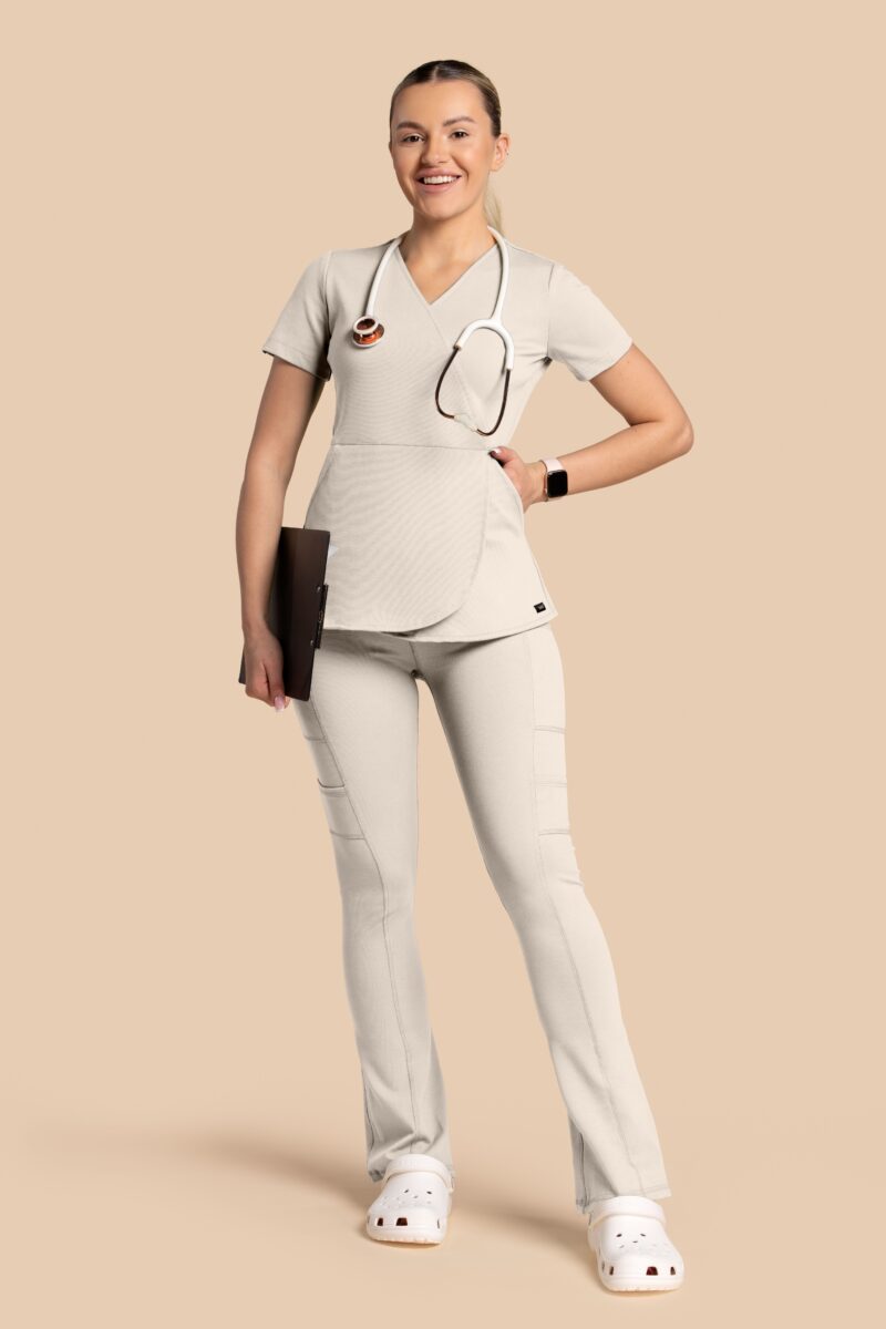 Komplet scrubs medyczny damski – Tulip+Yoga Pants – beżowy